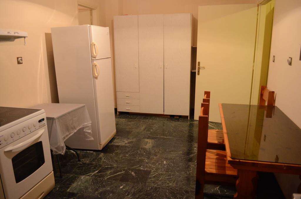Kineta Apartments Bagian luar foto