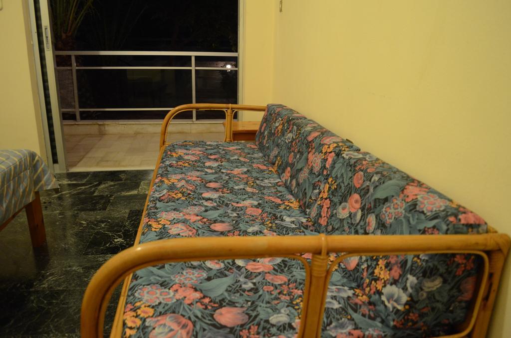 Kineta Apartments Bagian luar foto