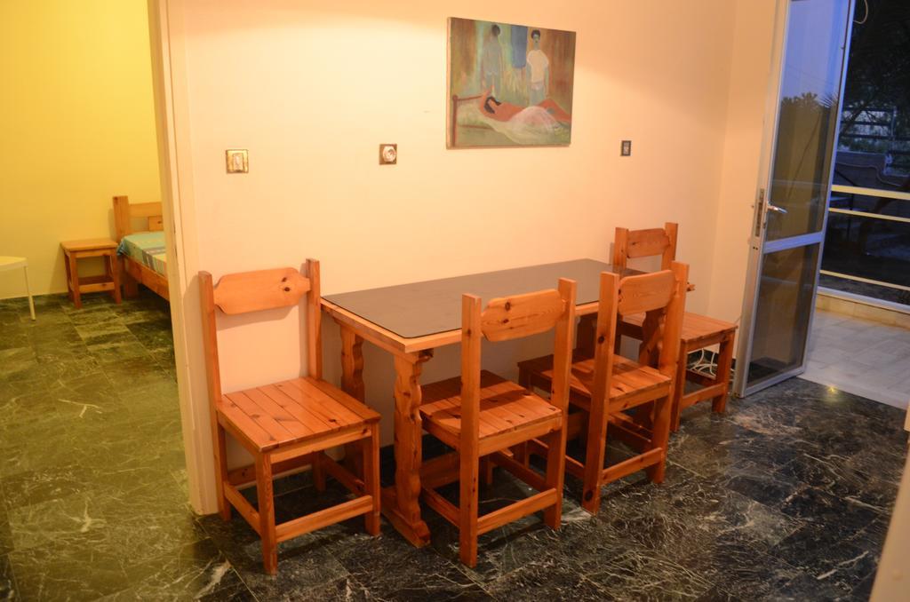 Kineta Apartments Bagian luar foto